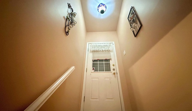 Entire Spacious Tranquil Unit w/FREE Parking