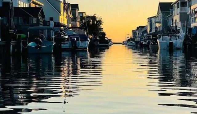 Entire spacious waterfront home, large bulkhead, walk to the beach!