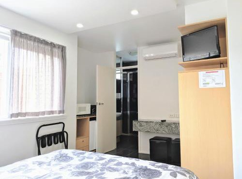 Entire Studio Apartment in St Kilda FREE PARKING WIFI BEACH WALK