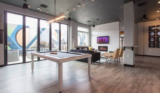 𝐄𝐍𝐓𝐈𝐑𝐄 𝐒𝐓𝐔𝐃𝐈𝐎 𝐋𝐔𝐗 PET Friendly 𝐍𝐞𝐭𝐟𝐥𝐢𝐱 𝐀𝐂 𝐖/𝐃 𝐖𝐈𝐅𝐈