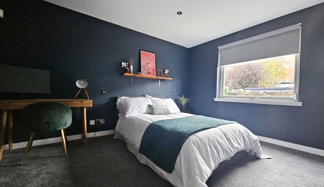 Entire Stylish 3-BR 2-Storey House + Free parking