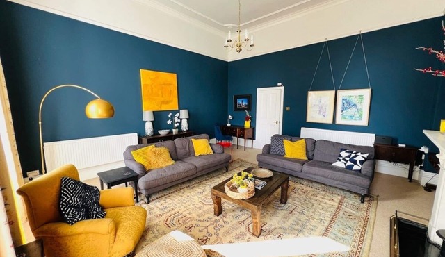 Entire stylish colourful two bed flat in Clifton