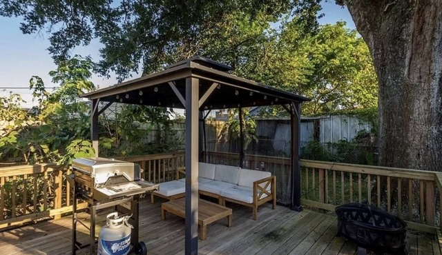 Entire Tampa Bungalow near Downtown Tampa, Ybor City, Busch Gardens