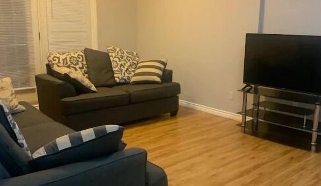 Entire top floor huge 1 bedroom apt private entry!