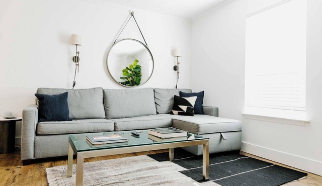 Entire Top Floor of Suites of the Vinyl Sleeps 16 On Music Row