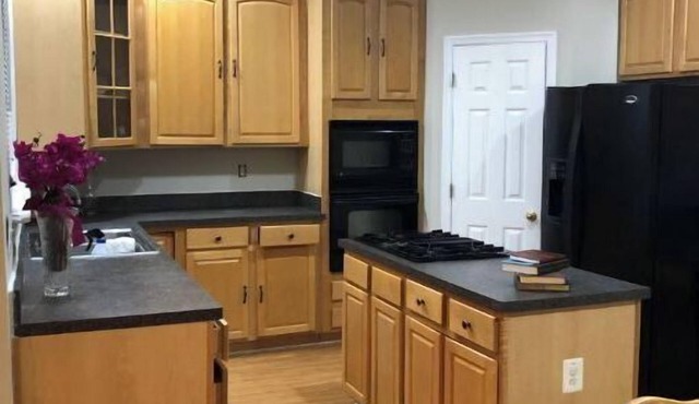 Entire Town House Close to DC