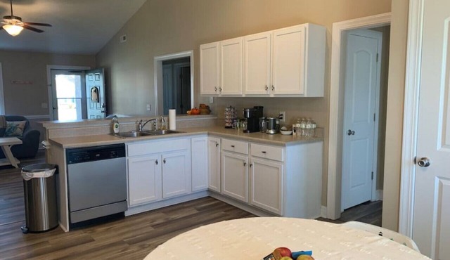 Entire Townhome, Families, Travel Nurses