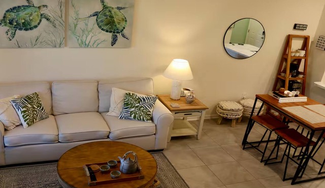 Entire Townhome Minutes from Beach and Airport