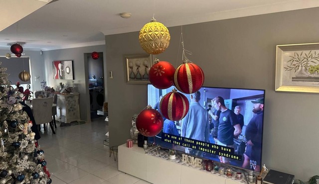 Entire Townhouse-2 Bedrooms, Full Kitchen, Comfort