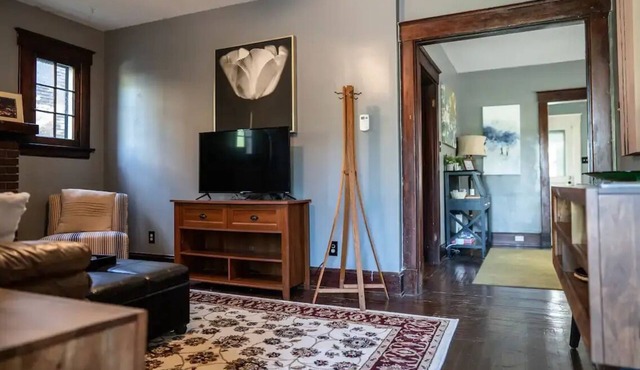 Entire Townhouse - 2 Separate Unitsnn