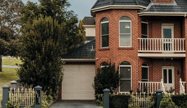 Entire Townhouse located close to the main street and the beach. Pet Friendly!