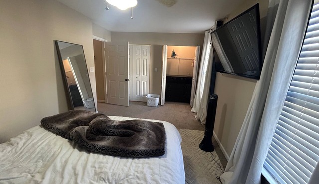 Entire Townhouse Near BWI , Orioles, and Ravens. Find Your Home Away From Home!