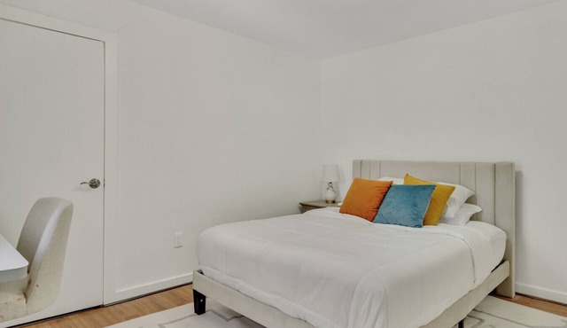 Entire townhouse style, 3 bedrooms plus office/4th bedroom, two level apartment