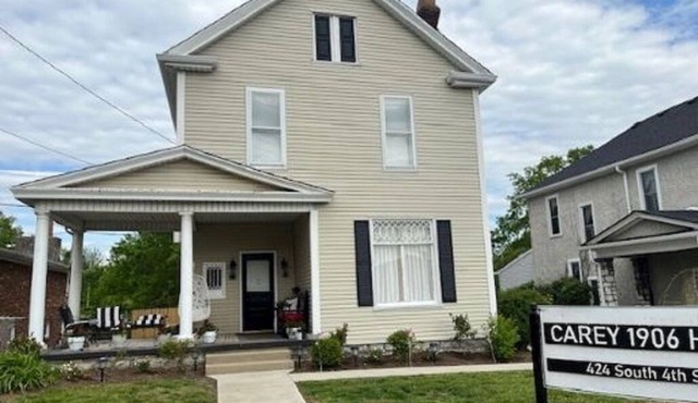 Entire Two story 4 bed/2 full bath. Historical home only steps to Centre college