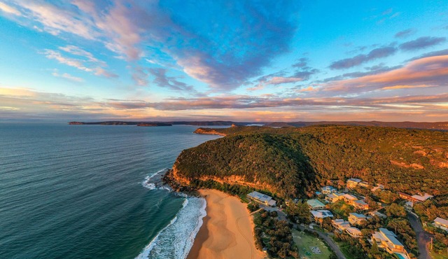 Entire Unit in Killcare Heights, Australia. Close to beach, hikes, restauarants.