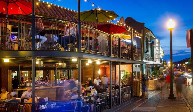 Entire Unit: Stunningly Spacious 1br Midtown Getaway w. Free designated parking