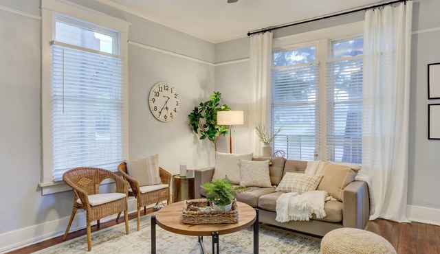 Entire Unit: Stunningly Spacious 1br Midtown Getaway w. Free designated parking