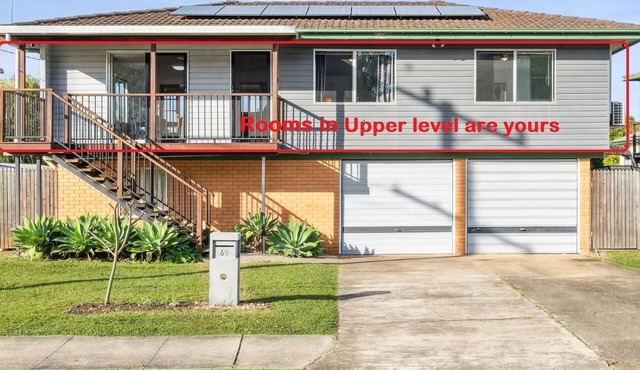Entire Upstairs Level in Bray Park, Family-Friendly
