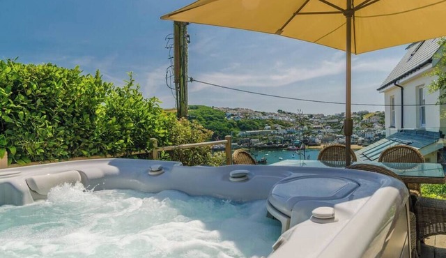 Entire Victorian schoolhouse with hot tub and harbour views