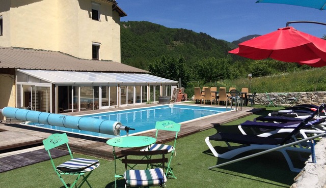 Entire villa sleeps 27, 2 pools 45 minutes from Nice