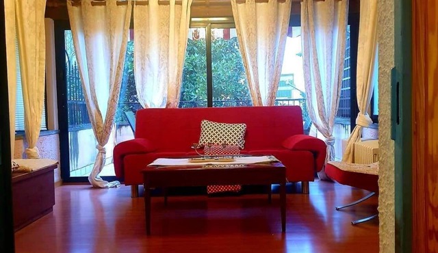 Entire villa with garden in the city