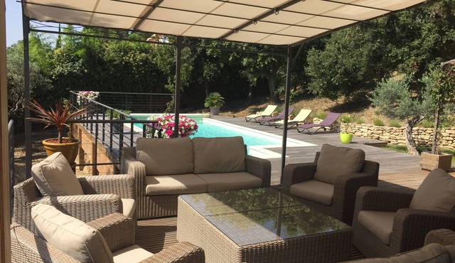 Entire villa with panoramic views in a privileged setting in the heart of the Luberon