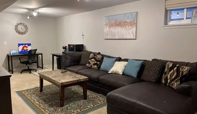 Entire walkout basement near shopping and diningnn