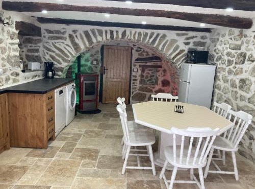 Entre Eaux et Roches - Gîte dans maison ardéchoise de caractère