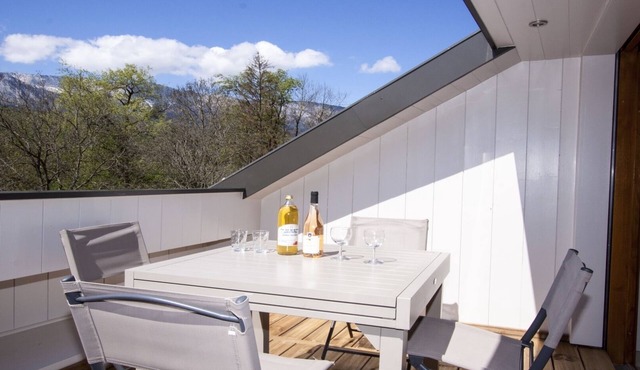 ENTRE LAC ET MONTAGNES: Still available for Christmas, until December 26