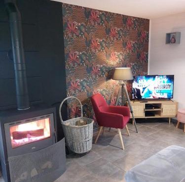 Entre Lacs Et Montagnes , Maison individuelle,lits préparés, parking et ménage inclus