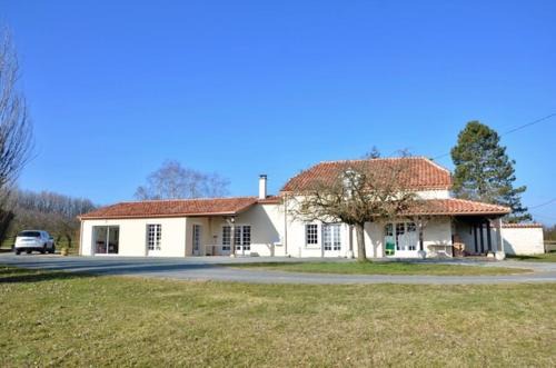 Entre Lot et Dordogne maison 10 personnes avec piscine