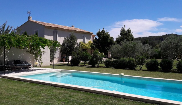 ★Entre Luberon and Alpilles, Provencal farmhouse in its olive grove, private swimming pool