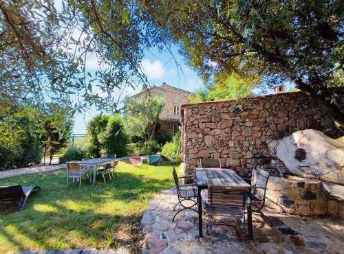 Entre mer & maquis, l'âme de la Corse en gîtes de charme avec jacuzzi, proche Ajaccio
