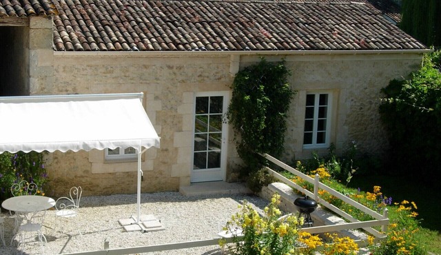 Entre Vigne et Forêt, Gîte Pour 4 Personnes. Piscine. Animaux Acceptés