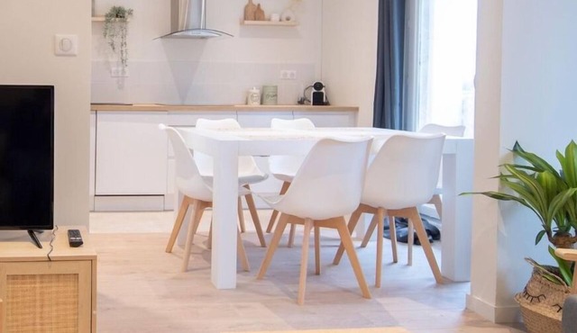 Envie Lyonnaise Location ★ 14 persons ★ Terrace