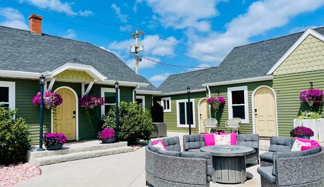 EO Bungalows – Adults Only