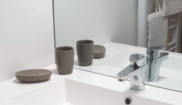 Epernay hyper-center room "Yellow card"