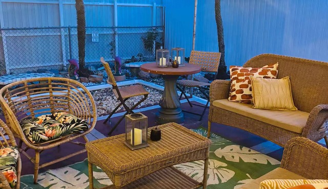 Epic! 3 miles~Hard Rock Stadium. King bed-Grill-Free Parking. Midpoint location!