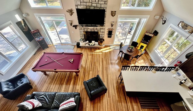 Epic 5-Acre Game Cabin: Retro Arcades, Pool Table, Ping Pong, Secluded Retreat