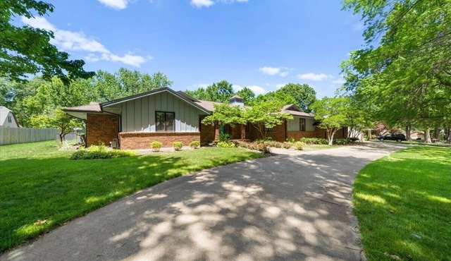 Epic 6-bedroom house with pool in KC metro available for World Cup 2026!