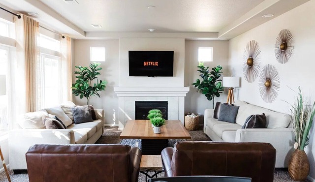Epic 6BR Getaway Theater Hot Tub Sleeps 16+
