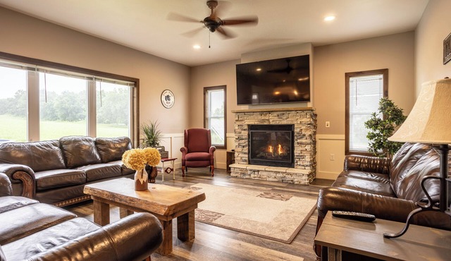 Epic 6BR w/Movie Theater + Goats + Dock Access