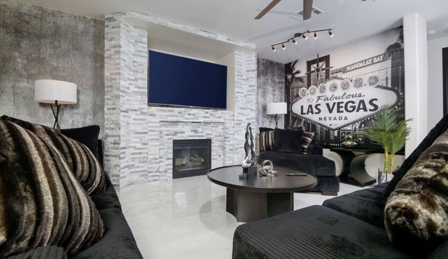 Epic 7BR 5.5BA themed Villa - Experience the Vegas Royale 14 min to strip