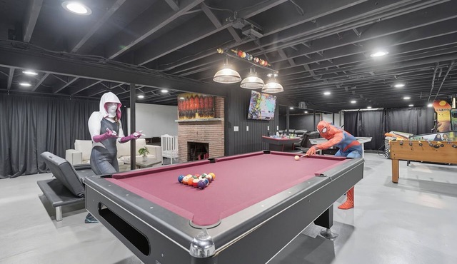 ⁂ Epic Arcade KING Beds Spa-Style Bath! ⁂