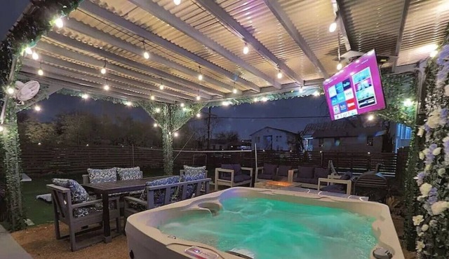 EPIC Backyard-Hot Tub-Near DWTN -Games-Sleeps 16