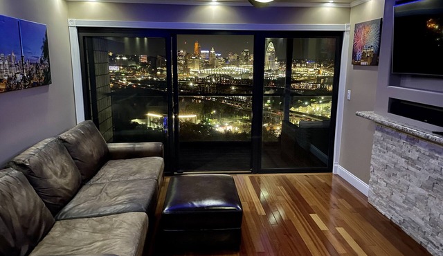 Epic Cincinnati Views ★ Starry LED Deck in Covington, Devou Park Hilltop Retreat
