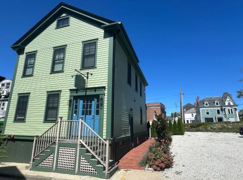 Epic Downtown Newport 6BR Whole House w Parking