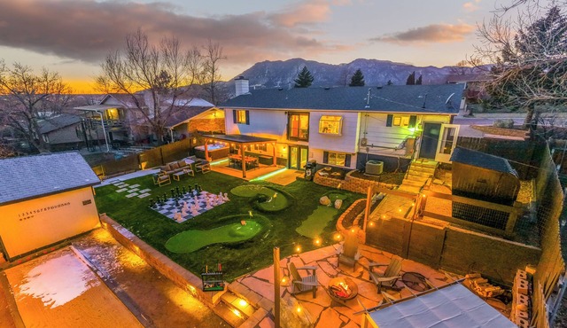 Epic Family Home: Mini-Golf, Sauna, Hot Tub, Games