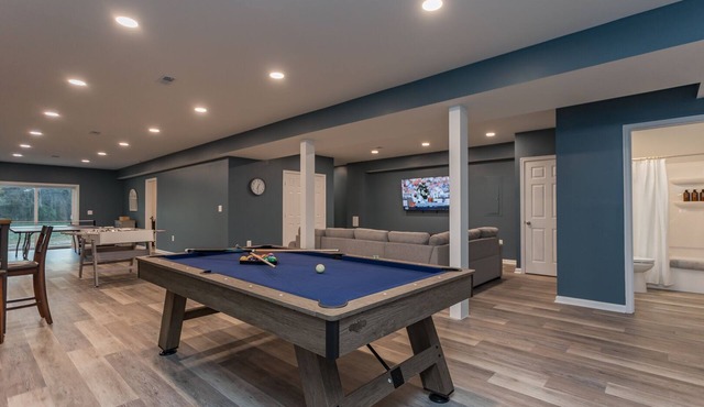 Epic ~ Game Room, Hot Tub, Firepit, BBQ ~ 7 min to Shenandoah National Park