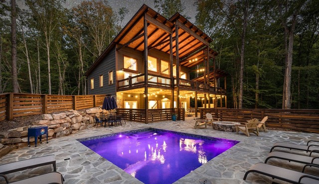 EPIC Heated pool, Outdoor Fireplace, Pool & Hot Tub! Arcade, Barrel Sauna SOON